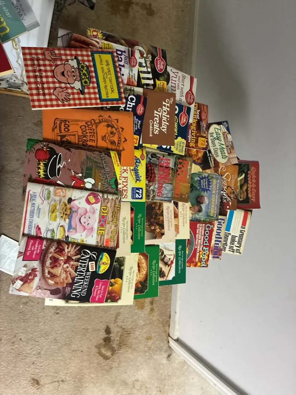 Vintage Lot of Pillsbury Classic and Betty Crocker Recipe Cookbooks